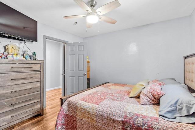 23 27 Alberta Court, San Diego CA: https://media.crmls.org/mediaz/486475fe-3406-45b9-b323-a965017bc541.jpg