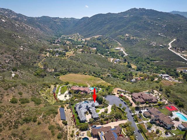 14460 Cheyenne Trl, Poway CA: https://media.crmls.org/mediaz/48651c5e-17ca-4dff-95c7-40fbf420aeb8.jpg