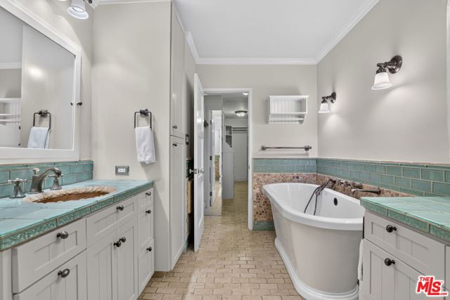 12151 La Maida Street photo 18