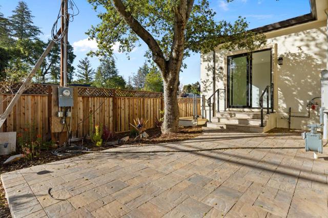 18071 Saratoga Los Gatos Road, Monte Sereno CA: https://media.crmls.org/mediaz/4865b359-4fe0-4107-aed7-fb7675dd827d.jpg