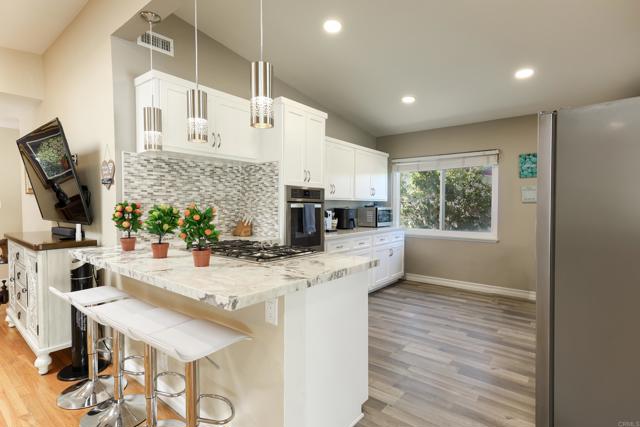 Detail Gallery Image 3 of 34 For 8892 Hoffing Ave, San Diego,  CA 92123 - 4 Beds | 2 Baths