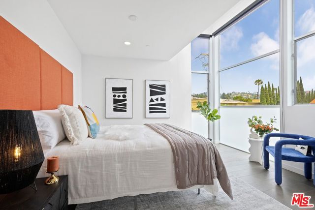 1923 N Gower Street, Los Angeles CA: https://media.crmls.org/mediaz/4865f313-010e-4191-a650-8270e9185cdf.jpg