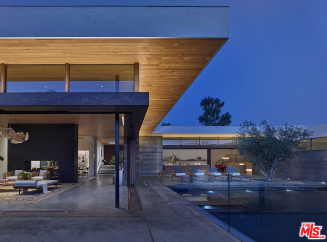 6708 Wildlife Road, Malibu CA: https://media.crmls.org/mediaz/4866678c-ce4a-46a2-8b99-4dab4aae77b5.jpg