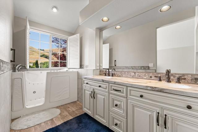38173 Canyon Oaks Court, Fremont CA: https://media.crmls.org/mediaz/486669ff-53c8-45ca-9306-0ca1d1eda91f.jpg