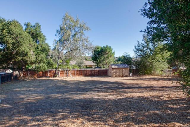 25119 Como Esta Court, Ramona CA: https://media.crmls.org/mediaz/4867479a-6564-409e-9e3b-517f7640192a.jpg