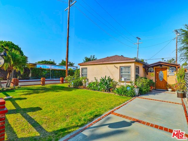 3645 Beethoven Street, Los Angeles CA: https://media.crmls.org/mediaz/48677445-1e13-44a3-8f9c-c746ae1be50a.jpg