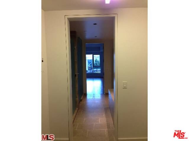 6250 Hollywood Boulevard, Los Angeles CA: https://media.crmls.org/mediaz/48678013-5942-4c15-9508-5a6723d78f59.jpg