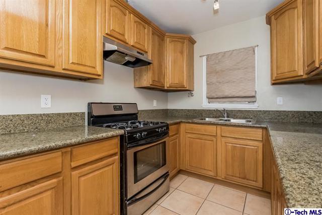 Detail Gallery Image 9 of 25 For 1890 Las Lunas St, Pasadena,  CA  - 3 Beds | 2 Baths