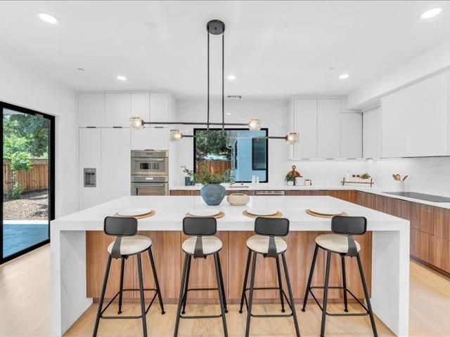 883 Rorke Way, Palo Alto CA: https://media.crmls.org/mediaz/4867e668-f875-4866-9c0f-a66b421455e6.jpg