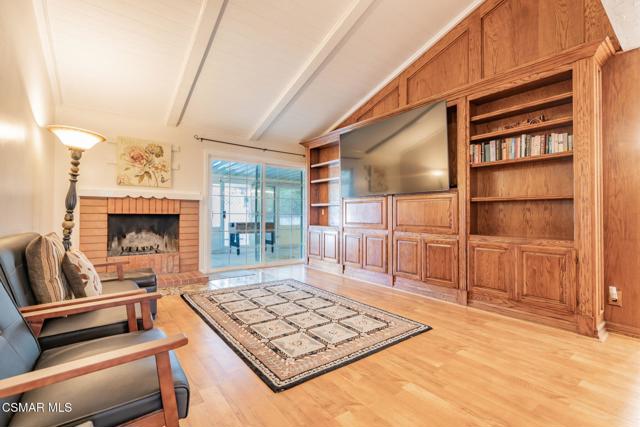 1642 Cayton Avenue, Simi Valley CA: https://media.crmls.org/mediaz/48684863-51cc-4646-89aa-5540af58cade.jpg