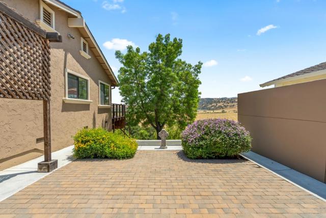 38 Barbras Court, Hollister CA: https://media.crmls.org/mediaz/48684ea3-d63a-4197-bef7-ef9091b52984.jpg