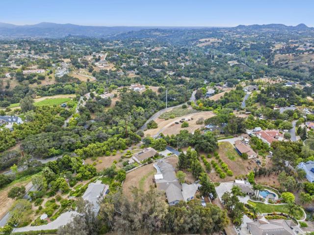 3048 Jason Road, Fallbrook CA: https://media.crmls.org/mediaz/486850e8-efe0-428d-8f2e-5a833c20b0fa.jpg