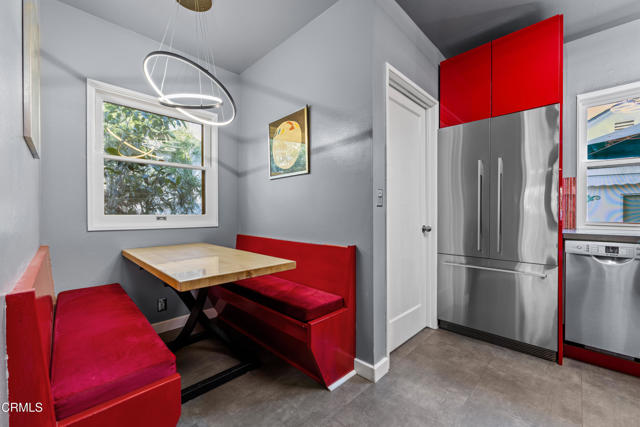 917 W W Victoria Street, Santa Barbara CA: https://media.crmls.org/mediaz/48692c51-a410-4250-a846-b474824a2276.jpg