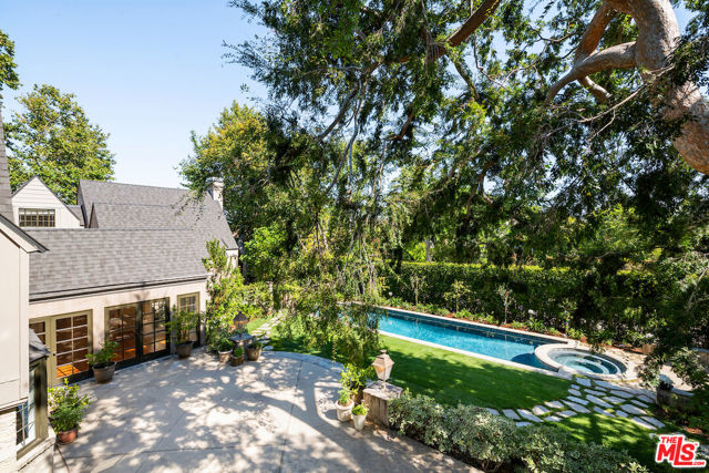 143 S Muirfield Road, Los Angeles CA: https://media.crmls.org/mediaz/48692c5e-d51c-4afc-aeea-76903cdee209.jpg