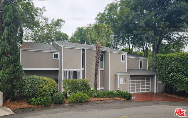 2753 Nichols Canyon Road, Los Angeles CA: https://media.crmls.org/mediaz/48693c3b-2a8b-4b6d-9b8c-2586e31e27a7.jpg