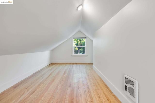 1238 12Th St, Oakland CA: https://media.crmls.org/mediaz/48694ff2-e747-4444-8e4a-f049f53addd7.jpg
