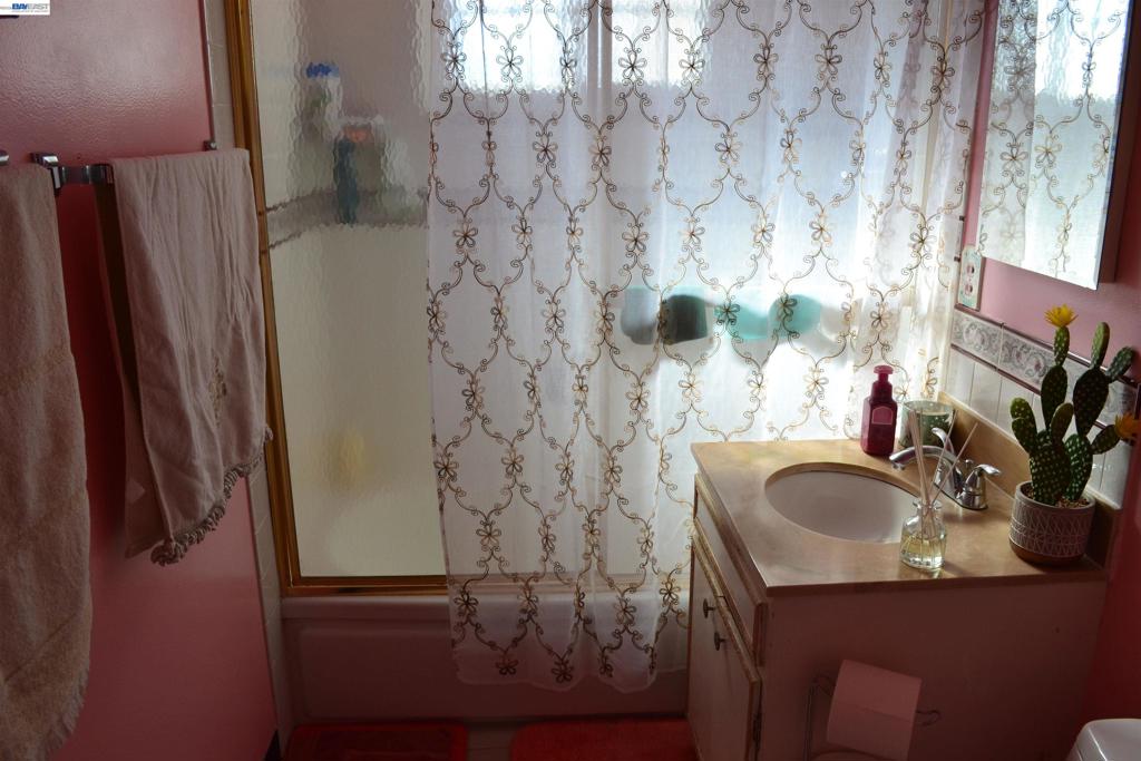 https://media.crmls.org/mediaz/486956c9-b95b-4b1c-bc2d-a291cc4b7a52.jpg?preset=X-Large