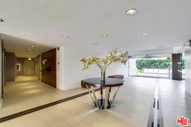 7250 Franklin Avenue, Los Angeles CA: https://media.crmls.org/mediaz/48699f3a-d811-4f08-8e52-76118e0c9f6c.jpg