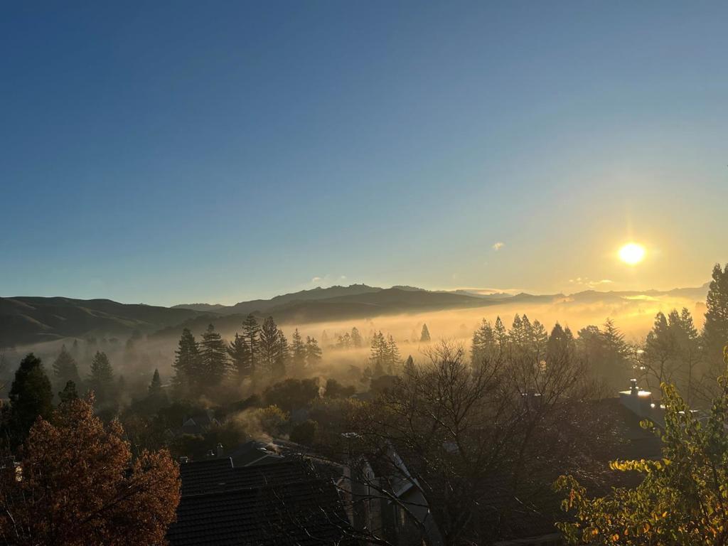 https://media.crmls.org/mediaz/4869baec-c877-49a8-8fe7-c4380480dd52.jpg?preset=X-Large