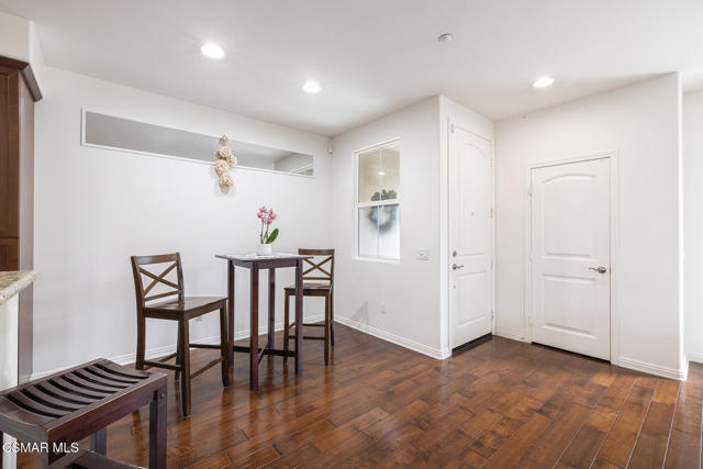 1513 Silver Shadow Drive, Newbury Park CA: https://media.crmls.org/mediaz/4869ceeb-b7ae-44de-8b42-0ad6bdc7374a.jpg