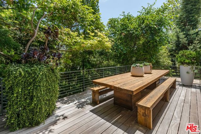 1188 Brooklawn Drive, Los Angeles CA: https://media.crmls.org/mediaz/4869d657-7cc5-41b5-9b9e-81e678213570.jpg