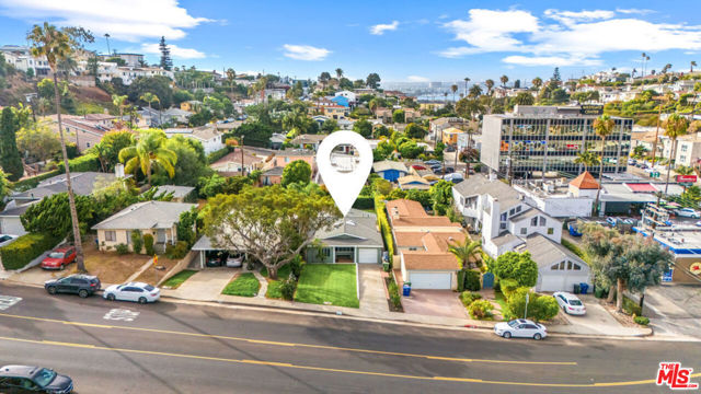 427 W Manchester Avenue, Playa del Rey CA: https://media.crmls.org/mediaz/4869d934-9868-436b-aa81-fcacd52166ba.jpg