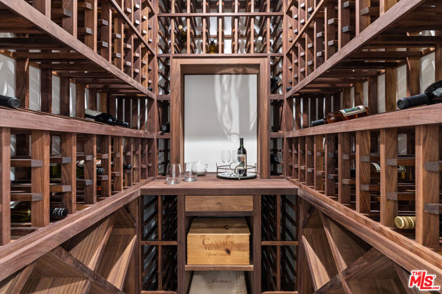 1620 Electric Avenue, Venice CA: https://media.crmls.org/mediaz/486a7a10-76ef-42bf-b9a6-ed824194380b.jpg