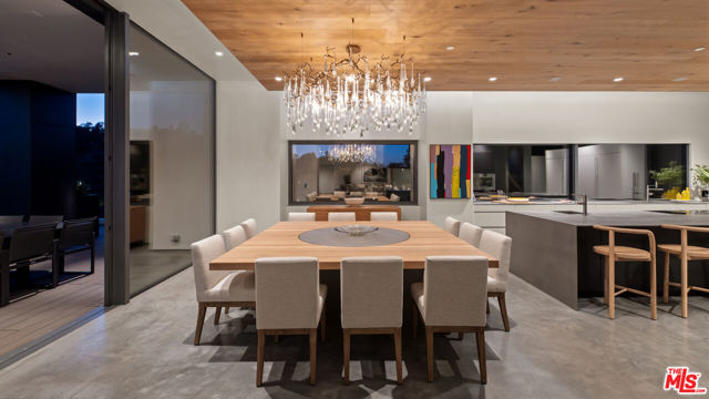 2341 Gloaming Way, Beverly Hills CA: https://media.crmls.org/mediaz/486aa8f2-8130-43b8-8535-76f48e7ba109.jpg