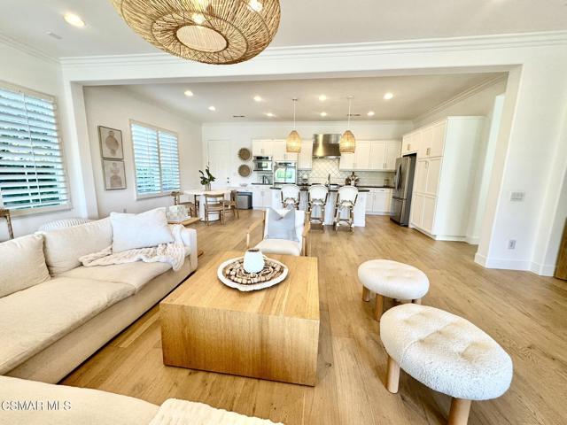 4984 Corral Street, Simi Valley CA: https://media.crmls.org/mediaz/486b63bc-1c8e-4074-80a7-c54f7346a9fb.jpg