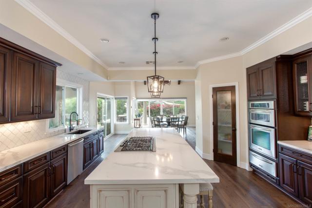 14298 Ipava Dr, Poway CA: https://media.crmls.org/mediaz/486bafa6-9ae2-4e3a-b4fa-f3f3fdb7ed23.jpg