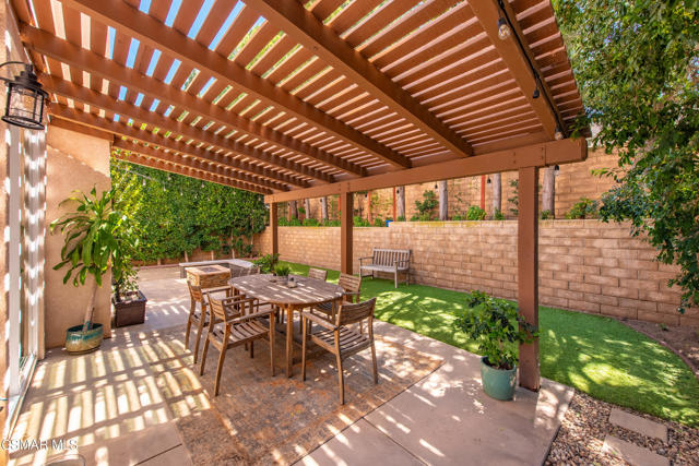 6224 Tangelo Place, Simi Valley CA: https://media.crmls.org/mediaz/486c2b7a-b317-4790-b925-1a8420d7ff76.jpg