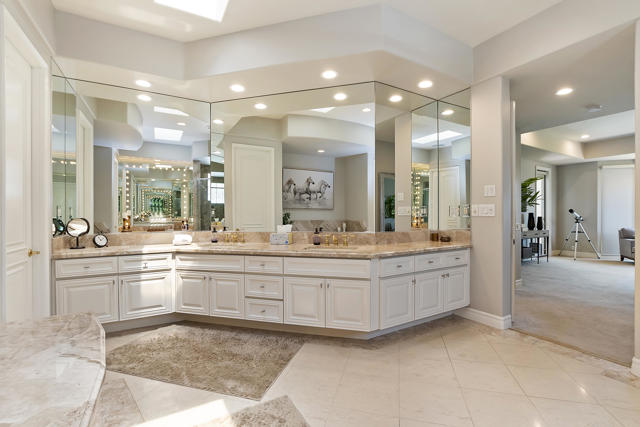 48644 Vista Palomino, La Quinta CA: https://media.crmls.org/mediaz/486cc37c-5c6b-4743-89e3-40744705b574.jpg