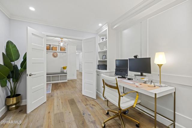 1581 Covington Avenue, Westlake Village CA: https://media.crmls.org/mediaz/486cdeea-0620-469f-aca5-7785dea5c5db.jpg