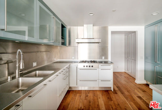 10375 Wilshire Boulevard, Los Angeles CA: https://media.crmls.org/mediaz/486cee32-ad87-4410-8a4f-87b104553d52.jpg