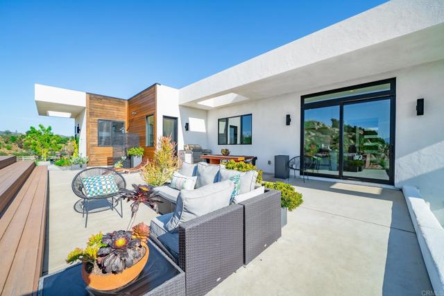 403 Black Canyon Place, Ramona CA: https://media.crmls.org/mediaz/486d0b04-6690-4411-93b0-f919e67eeed6.jpg