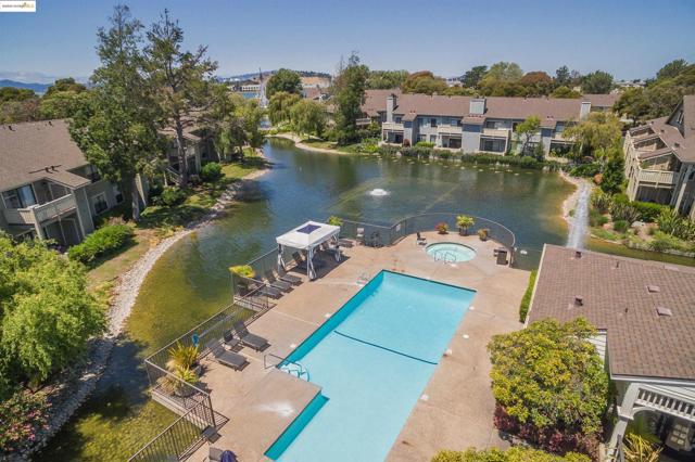 63 Lakeshore Ct, Richmond CA: https://media.crmls.org/mediaz/486d58b5-be4b-4f65-a63d-f968784ef2a3.jpg