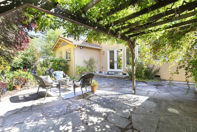 620 Olive Street, Menlo Park CA: https://media.crmls.org/mediaz/486d87c7-2800-4437-9bb9-cafca0a210e8.jpg