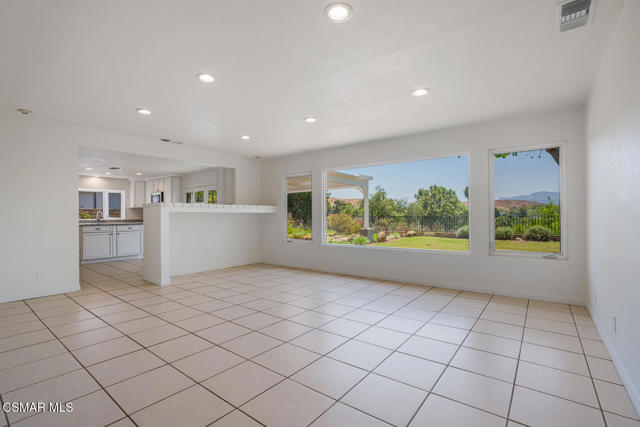 86 Teasdale Street, Thousand Oaks CA: https://media.crmls.org/mediaz/486d96b3-83ba-4405-a26f-a5f94df848fc.jpg