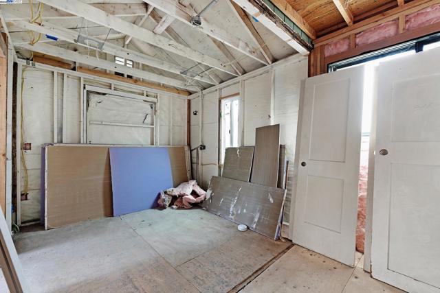 10339 Foothill Blvd, Oakland CA: https://media.crmls.org/mediaz/486d9b49-caa4-408b-b6a0-f07ad69686a1.jpg