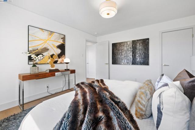 282 Bright St, San Francisco CA: https://media.crmls.org/mediaz/486dd8e9-6086-477f-b202-9fbd2b22edbe.jpg