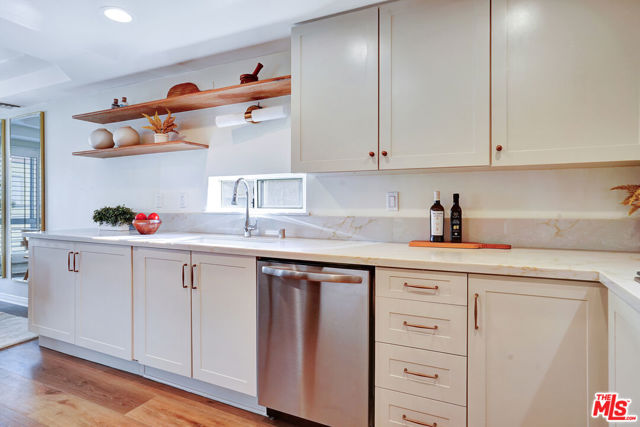 11690 Montana Avenue, Los Angeles CA: https://media.crmls.org/mediaz/486dda75-fa50-4fc1-96d3-3b3858cdab14.jpg