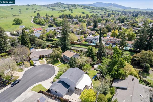 728 San Bruno Ct, Concord CA: https://media.crmls.org/mediaz/486e677c-bc64-4633-8111-1116779c7bd1.jpg