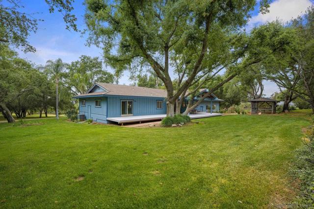 15847 Mac Tan Ln, Valley Center CA: https://media.crmls.org/mediaz/486ec236-72ac-4d63-8eed-84275a3122ad.jpg