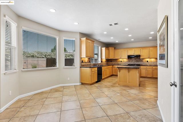 906 Natoma Ct, Discovery Bay CA: https://media.crmls.org/mediaz/486f2d87-49a9-4fe2-9089-dd8d1ff07bcf.jpg
