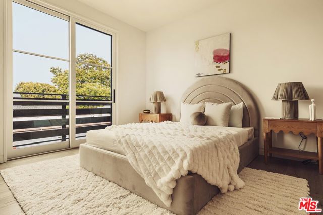 2114 Pier Avenue, Santa Monica CA: https://media.crmls.org/mediaz/486f8723-2e7f-4e9f-b3b9-358a04b79909.jpg