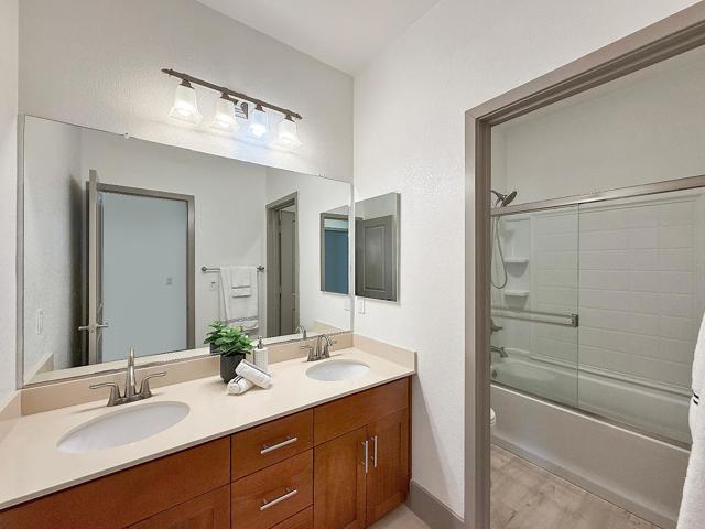 9283 Rancho Hills Drive, Gilroy CA: https://media.crmls.org/mediaz/48704373-a7b4-45c1-be14-b9b7794dc2b6.jpg