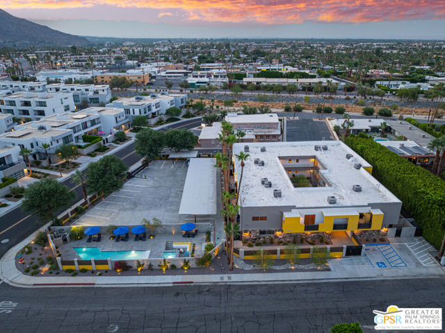 588 E San Lorenzo Road, Palm Springs CA: https://media.crmls.org/mediaz/487134f3-80ce-4ae9-bb95-b0969e02bc40.jpg