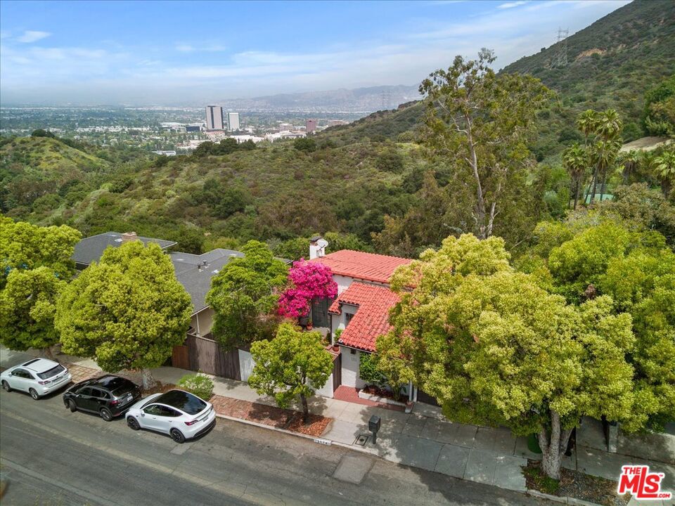 3074 Lake Hollywood Drive