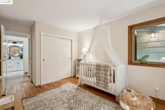 2560 Carisbrook Dr, Oakland CA: https://media.crmls.org/mediaz/48720b3f-2069-4234-96cd-e95d2b43aadd.jpg