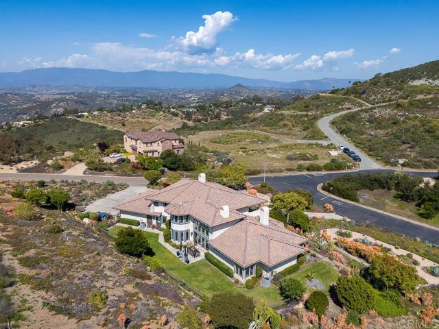 9698 Welk View Drive, Escondido CA: https://media.crmls.org/mediaz/487216fc-e5ee-4474-8433-419636a77b5e.jpg